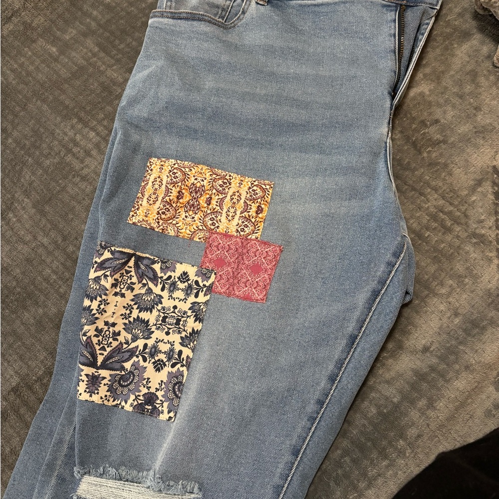 Patchwork Distressed Jeans - image 4
